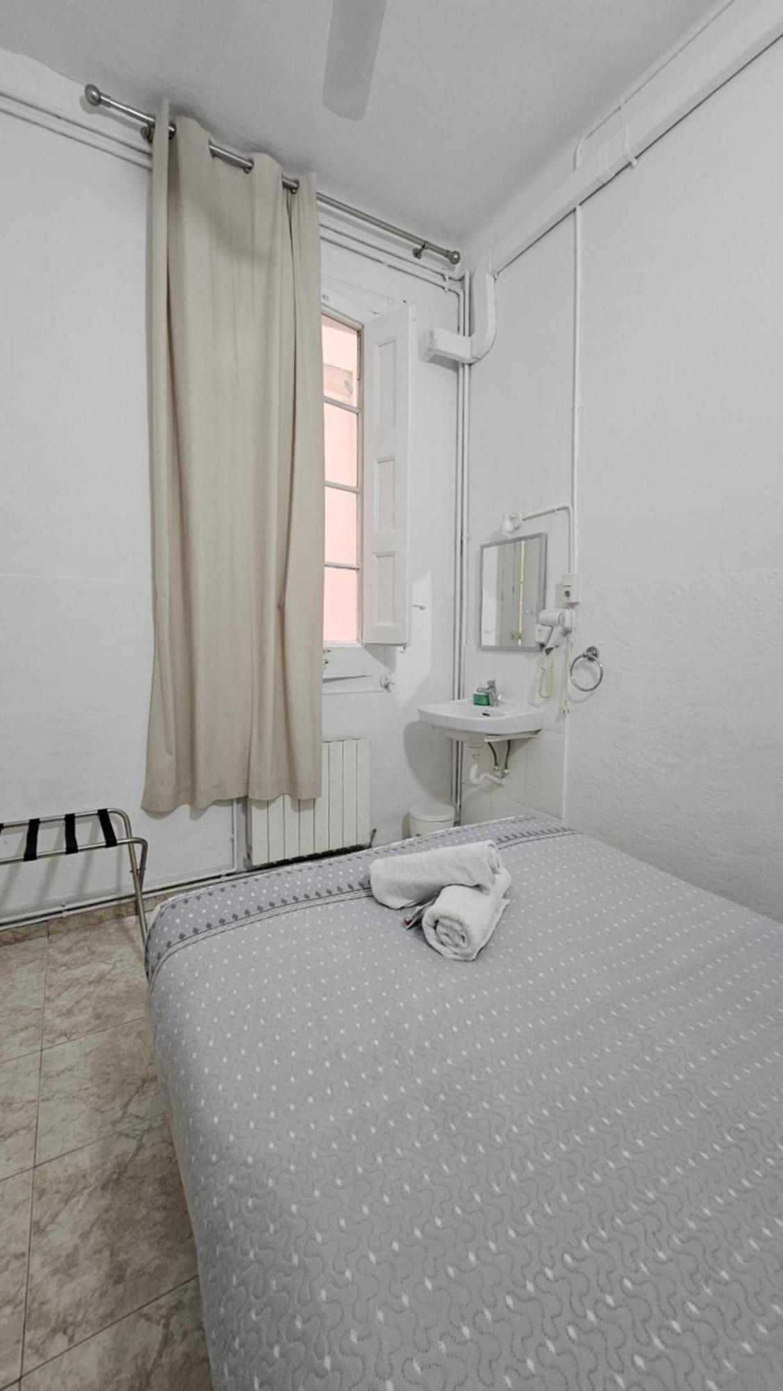 Youth Hostel - Central And Basic Drassanes バルセロナ エクステリア 写真