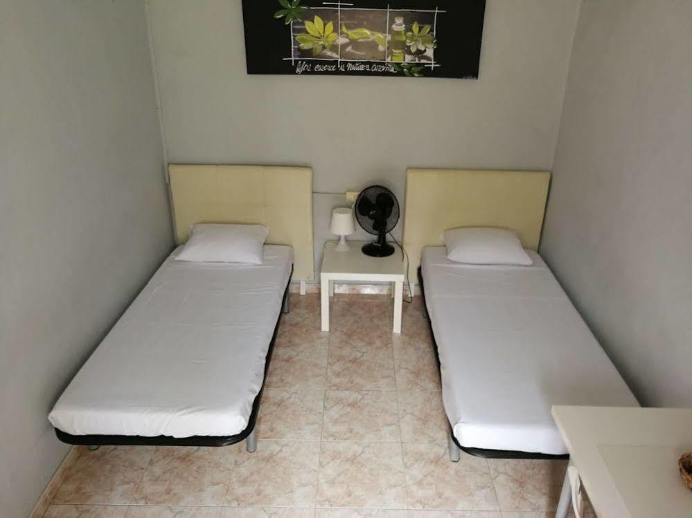 Youth Hostel - Central And Basic Drassanes バルセロナ エクステリア 写真